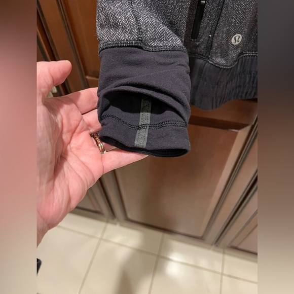 Lululemon Think Fast Hoodie - S/M - Picture 6 of 8